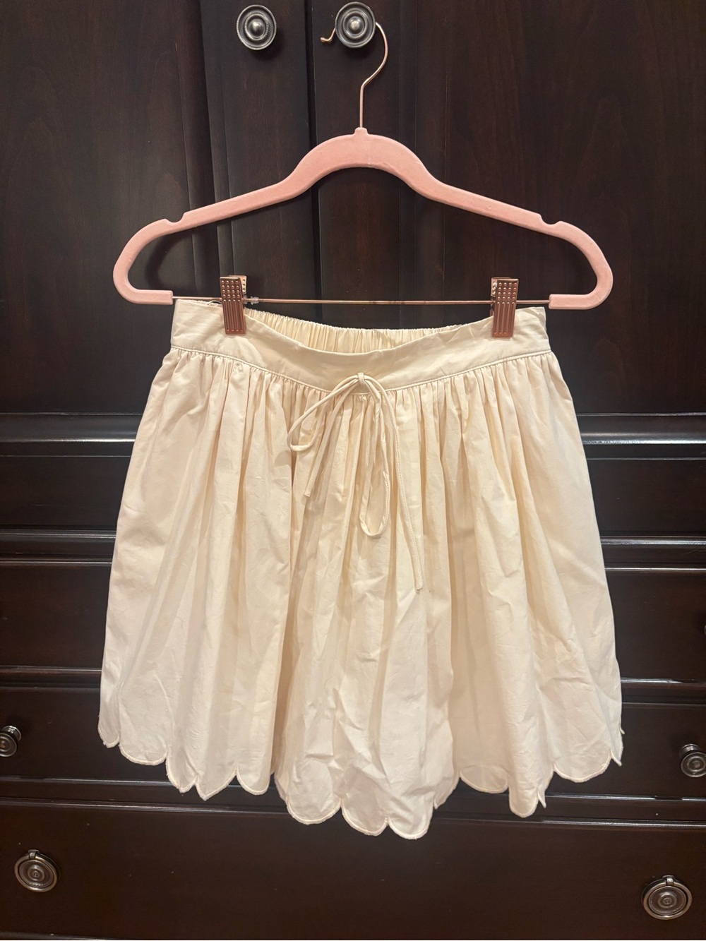 Cream Scallop-Hem Drawstring Skirt